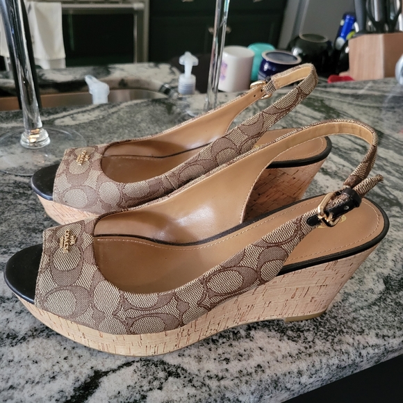 Coach Signature Snapback Sandals - Picture 2 of 2